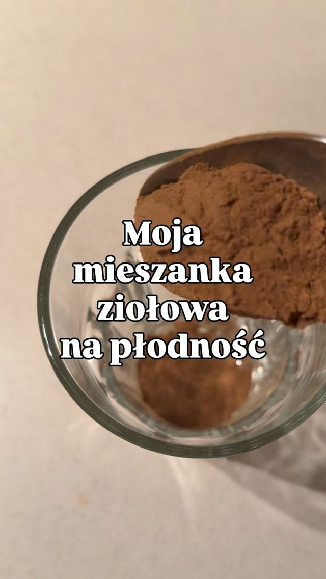 🌿 Pytacie mnie, jakie zioła piję na wsparcie płodności i jakości komórek jajowych.
To, co piję, nie jest jedną uniwersalną mieszanką „na płodność”.
To indywidualnie dobrana receptura ziołowa z ziołolecznictwa medycyny chińskiej, przygotowana pod moje aktualne potrzeby.
🌸 W medycynie chińskiej można obrać konkretny kierunek terapii - na przykład wsparcie płodności, jakości komórek jajowych czy nasienia.
Ale sposób, w jaki ten cel chcemy osiągnąć, może być różny u różnych osób.
U jednej osoby większej uwagi będzie wymagała stagnacja Qi Wątroby, u innej niedobór Qi lub Yang Nerek, a jeszcze u innej zupełnie inny obraz energetyczny.
Dlatego w mojej pracy najczęściej wybieram indywidualne receptury. Mogę wtedy połączyć główny cel terapii z tym, czego w danym momencie potrzebuje cały organizm.
🌿 I właśnie tak powstają również moje własne mieszanki.
Najpierw jest konsultacja, szczegółowy wywiad i diagnoza. Na tej podstawie układam recepturę, a następnie wysyłam zamówienie do zielarni, która przygotowuje dla Ciebie mieszankę.
Jeśli chcesz poznać, jak wygląda taka indywidualna terapia ziołami i dobrać recepturę dla siebie:
napisz w komentarzu AKU, a dostaniesz bezpośredni link do zarezerwowania wizyty.
Wybierz „Pierwszą konsultację diagnostyczną” i jeśli konsultacja ma być online - dopisz to w dodatkowych pytaniach podczas rezerwacji wizyty.
Zaopiekuj się sobą w Bertha Holistic. 🩷