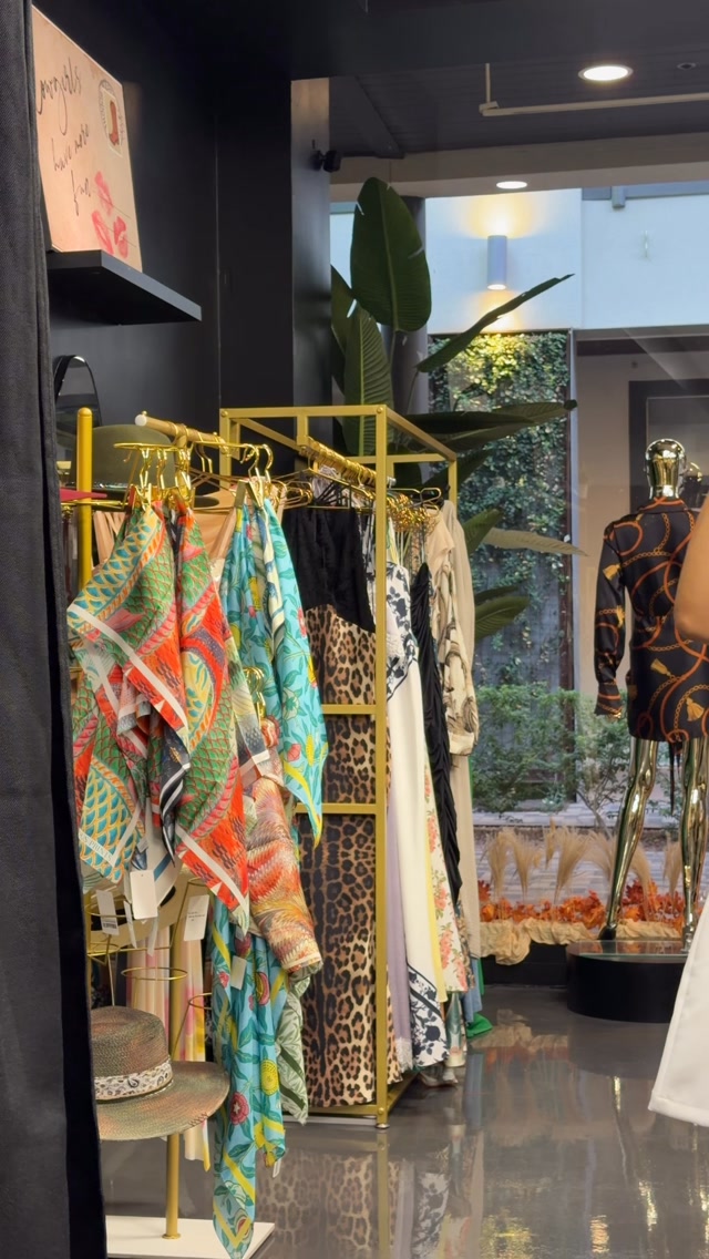 ✨🤍 Still putting together your look for Noche? We’ve got you covered!
@thekallieedit has saved some en Blanco fashions specifically for you, blocks away from the event at Arizona Center
@thelashloungephoenixazcenter has got your glam on the run, with their new LED system which is great for quick curing and sensitive on the eyes
Last minute mani/pedi? Moriah’s is open until 6 and opens tomorrow at 9:30 during the Farmer’s market!
Arizona Center is proud to support @hanceparkphx and sponsor this event so the community can continue to enjoy this crucial part of Downtown.