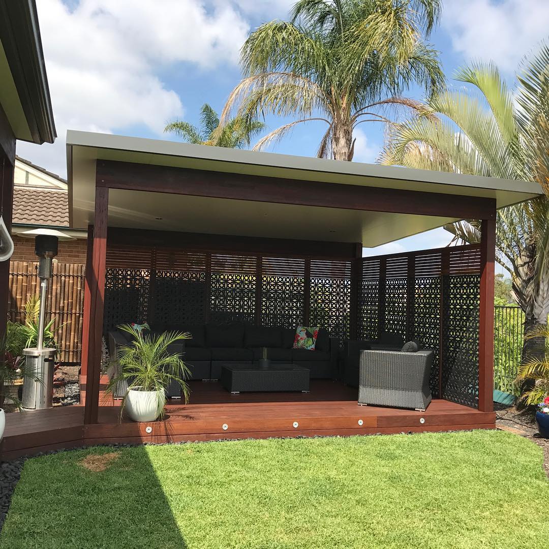 Insulated pergolas are a great way to block out the summer sun and will also keep you nice cosy in winter. Call for a free quote. #insulatedroof #insulatedpergola # freequotes #goldcoastlife #goldcoast #carpentry #cooldeckroofing #stratco #bestdecksonthegc #bestdecks #carpentry #chippylife #carpenter #bennyandthedecks #batdecks #freequotes #glassfencing #privacyscreen #deck #decks #decking #pergolas @iti_aus #itioutdoorsolutions
