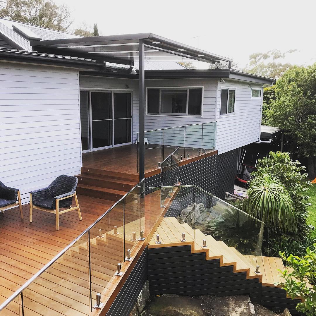 Blackbutt deck and a #cooldek insulated patio roof. #goldcoast #goldcoastdeckbuilder #goldcoastdecking #compositedecking #freequotes #carpentry #decking #bestdecks #carpentry #chippylife #carpenter #bennyandthedecks #batdecks #freequotes #glassfencing #glasspoolfence #deck #decks #decking #pergolas #insulatedroofpanel @iti_aus #itioutdoorsolutions