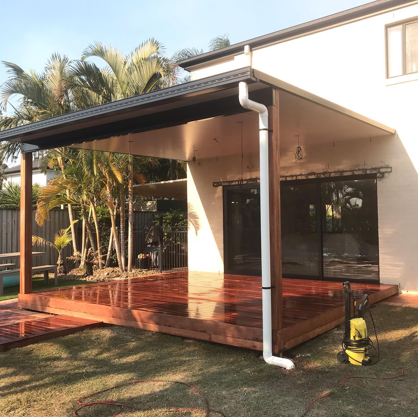 Another happy customer. Insulated patio roof with merbau deck. We also installed a 3.6m stacker door. At Benny and the Decks we don’t contract out any work, we build it all! #merbaudeck #gold-coast #goldcoastdeckbuilder #goldcoastdecking #compositedecking #freequotes #carpentry #decking #bestdecks #carpentry #chippylife #carpenter #bennyandthedecks #batdecks #freequotes #glassfencing #glasspoolfence #deck #decks #decking #pergolas #insulatedroofpanel @robinahardware @decktectm @iti_aus #itioutdoorsolutions