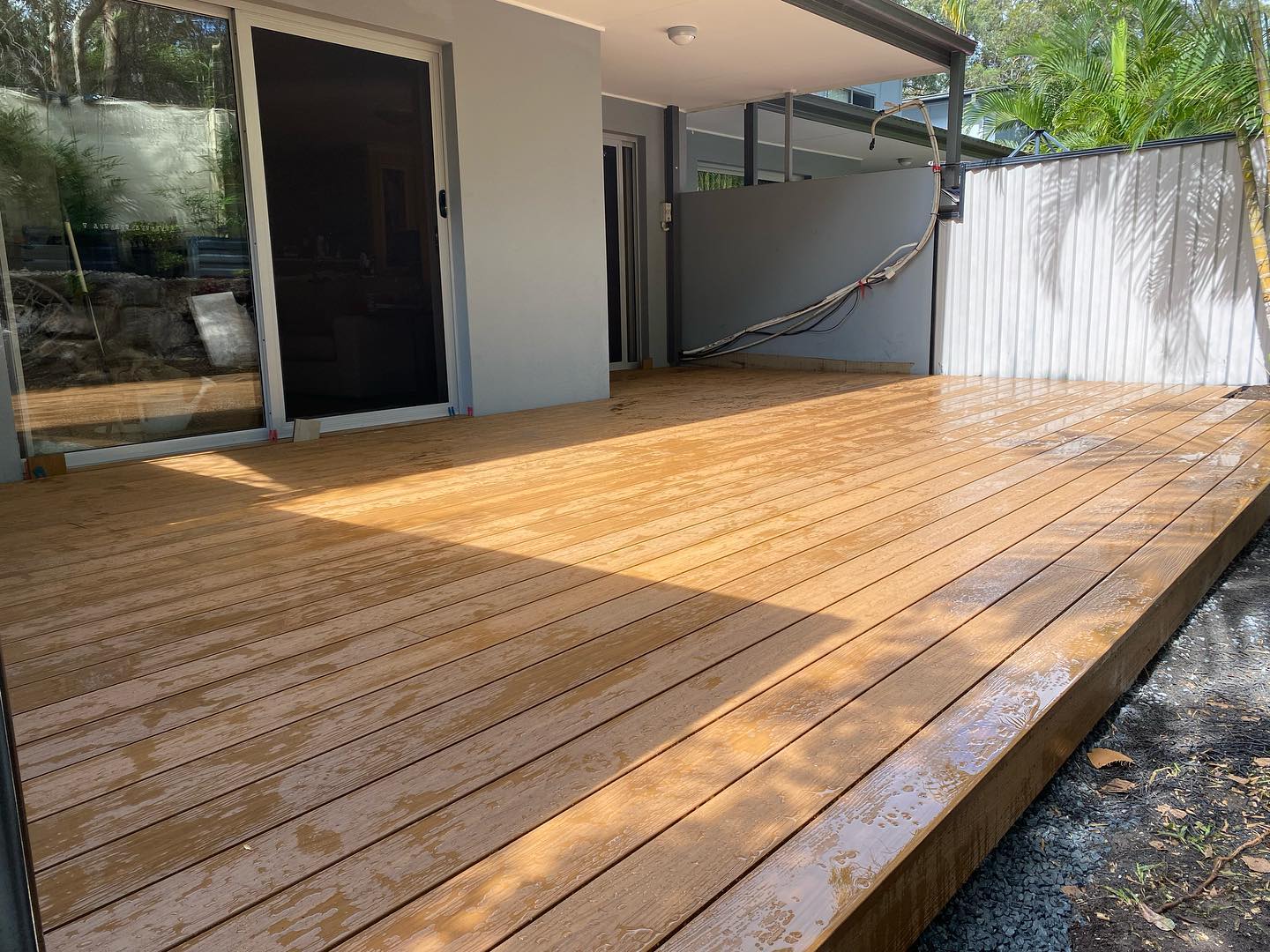 For this project we laid EKODECK designer series composite decking. The colour is leatherwood. #compositedecking #freequotes #carpentry #decking #bestdecks #carpentry #chippylife #carpenter #bennyandthedecks #batdecks #freequotes #glassfencing #glasspoolfence #deck #decks #decking #pergolas