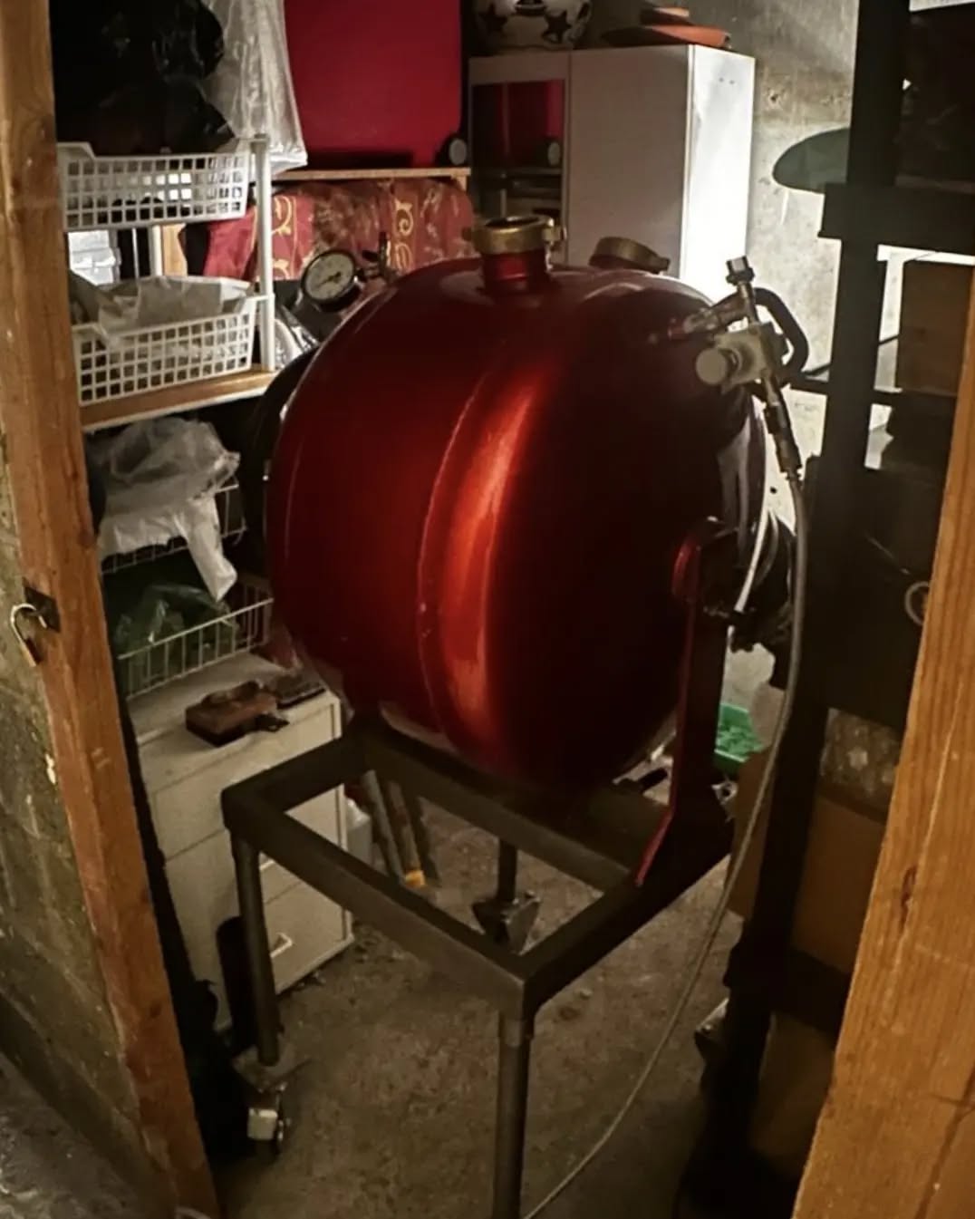 Chemisage Tubflow de 25ml de canalisation avec ballon de calibrage.
Lorsque qu´il y a un accès pour entrer la gaine mais pas pour la faire sortir, GERY CORPORATION utilise une technique spécifique permettant de créer une ouverture au bout de la gaine. Ceci permet de chemiser malgré l'absence de point de sortie !