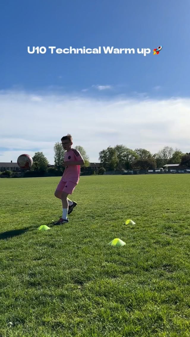 U10 Technical Warm Up
Working in technique, control and quick feet in between.
Save it. Train it. Master the details.
#football #soccer #training #drills #coaching