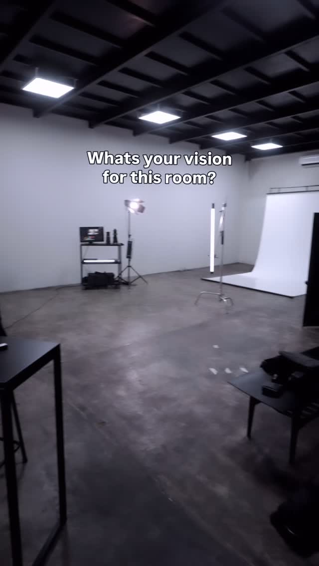 The vision was simple: fill the room.
The result was even better than we imagined. 🙌✨
#StudioEvents #CreativeCommunity #RoomFullOfPeople #EventLife #ContentCreators