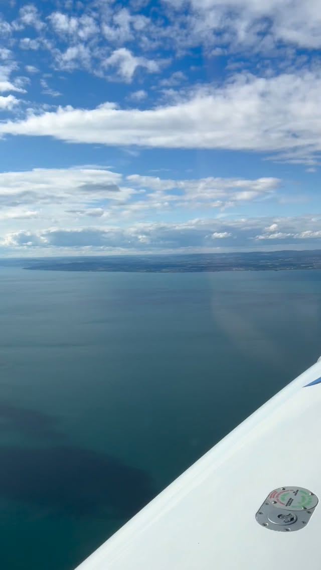 Now boarding! 🌍🎬
Flying the 4th generation means enjoying exceptional panoramic visibility, an ultra-comfortable cabin, and stress-free navigation thanks to the Garmin G3X glass cockpit. Whether for flight training or cross-country adventures, every flight is a pure joy.
Where should we land next? 📍
#CrossCountryFlying #PilotLife #ElixirAircraft #GeneralAviation #GarminAviation #InstaAviation #FlyingAdventure