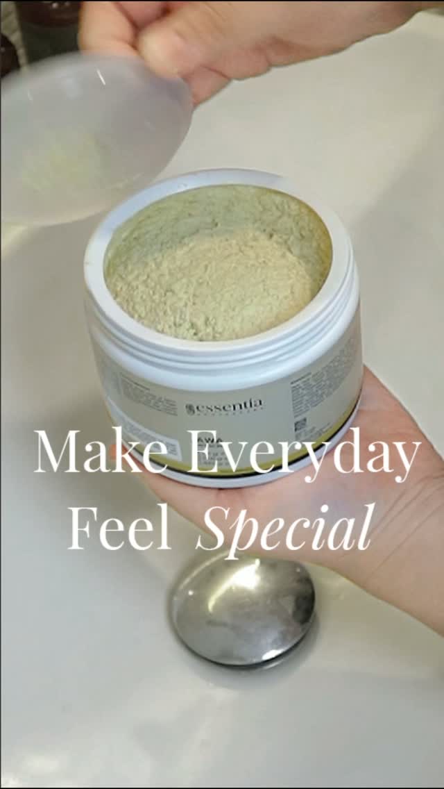Kulit kusam dan terasa kasar? Saatnya kasih sedikit extra care โจ
Dengan butiran halus yang membantu mengangkat sel kulit mati, Essentia Body Scrub bikin kulit terasa lebih lembut, halus, dan wangi setelah pemakaian. Cocok jadi ritual me-time di sela kesibukan.
Karena merawat diri nggak harus menunggu punya waktu luang.
โจ Make every day feel special with Essentia Apothecary.
Yuk, rasakan sendiri sensasi kulit yang lebih halus dan sehat, klik link di bio untuk pemesanan
#EssentiaApothecary #BodyScrub #BodyCare #SelfCare #HealthySkin