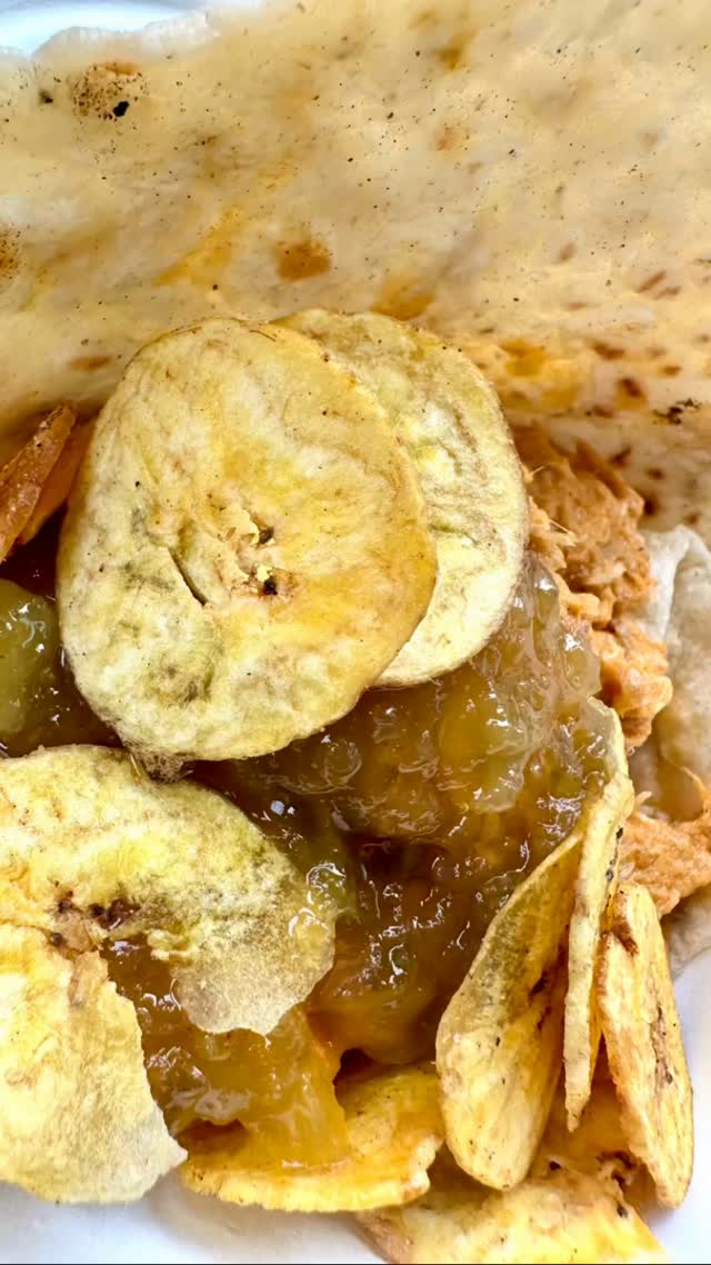 My latest food story on TasteReport.com features Big Black Lunchbox, a tiny Jamaican takeaway in Victoria where you can have handmade roti with spicy jerk or curry chicken every Friday and Saturday for lunch. Or go to my website (link in bio) and try my recipes for this classic Caribbean street food! #eatlocal #stiritup #caribbeanfood #roti @bigblacklunchbox