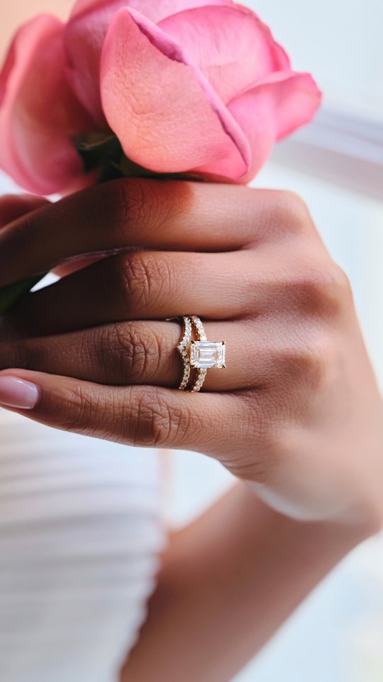 Scintiller un peu plus longtemps ✨
Pour illuminer le mois de septembre, un duo audacieux, graphique et solaire, taillé pour marquer les plus beaux moments.
#PerfectMatch #Ethique #Ordumonde