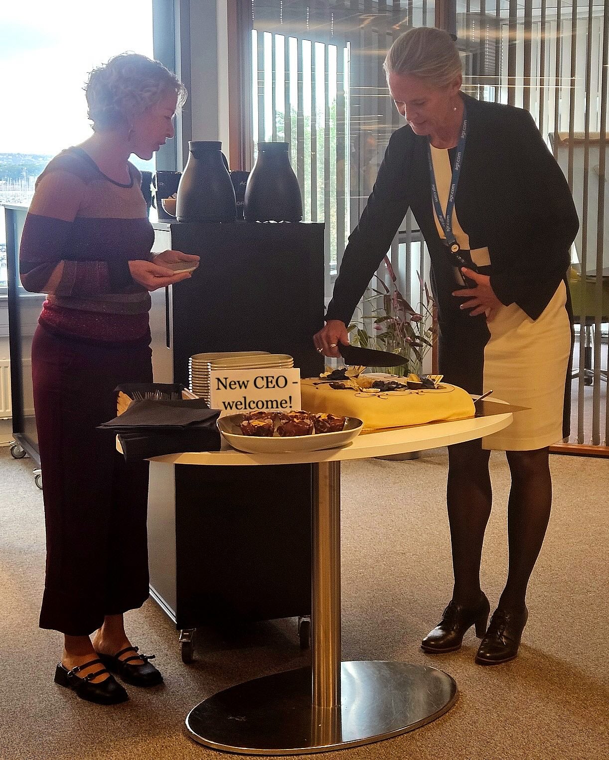 Vi feiret oppstarten til vår nye CEO i ABL Group med kake og smil på kontoret i Oslo🍰
Hege kjenner selskapet godt etter flere år i styret, og vi gleder oss til reisen videre med henne ved roret.
#ABLGroup #NyCEO #Lederskap