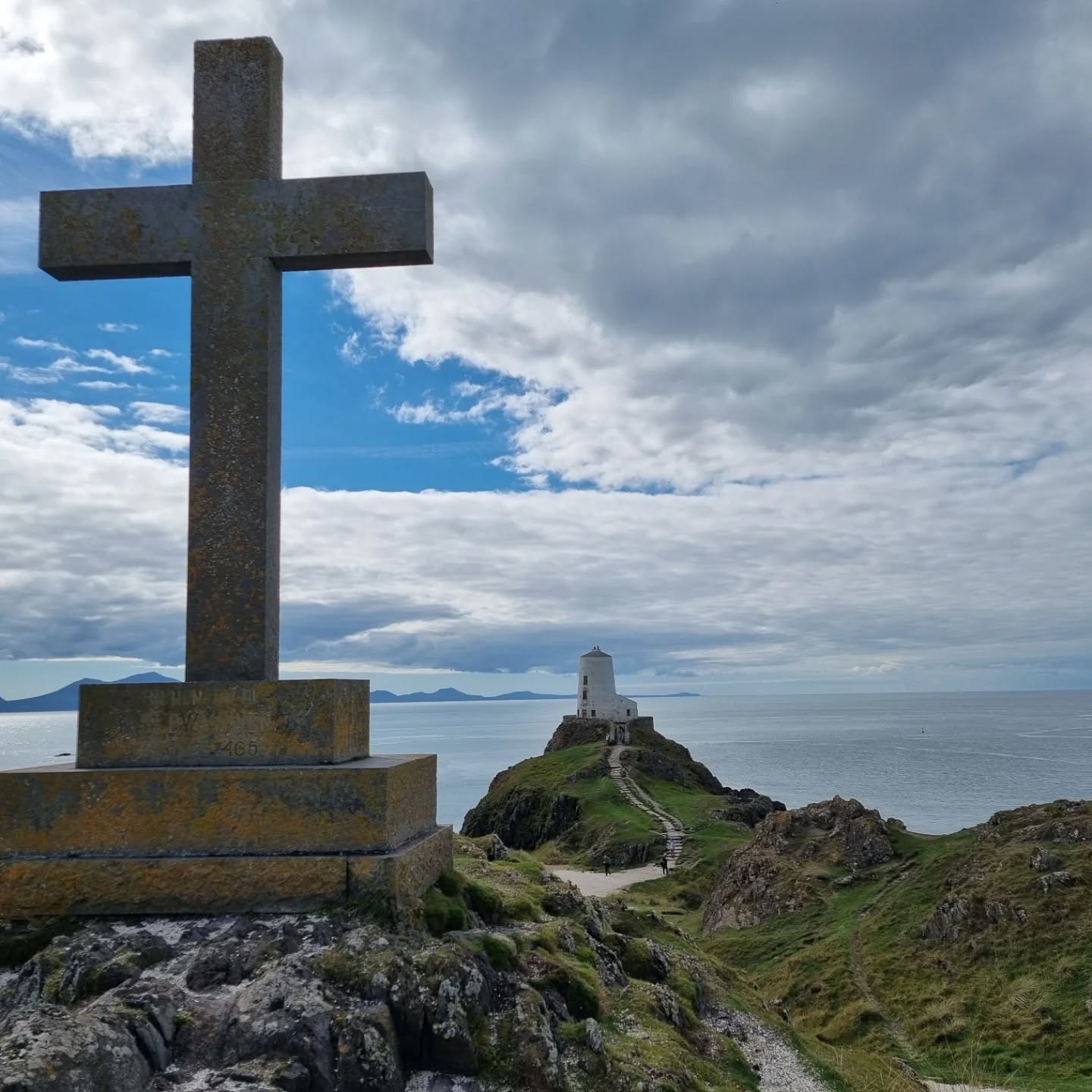 Ddiwrnod bendigedig i cerdded ar hyd lan mor Llanddwyn.
#llanddwyn #ynysllanddwyn #amdro #sirfon #lanmor #anglesey
