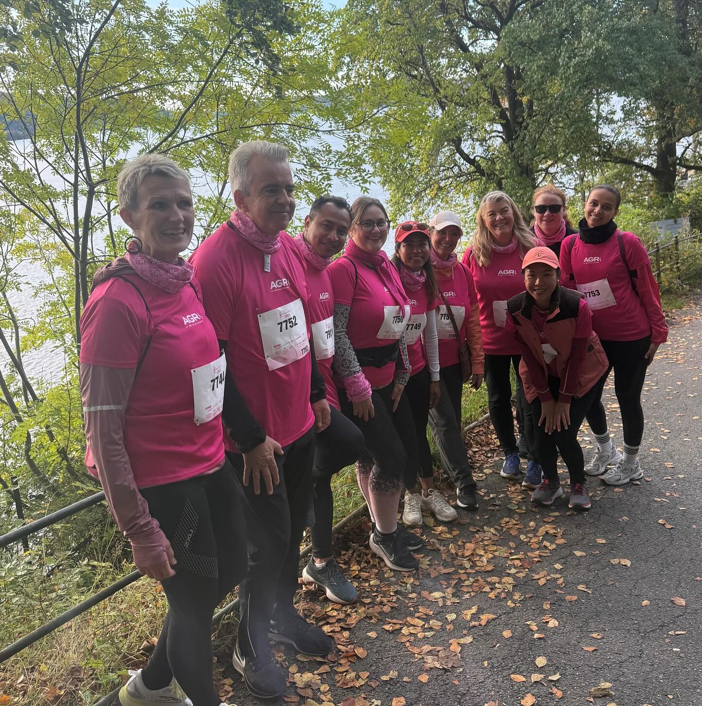 I går deltok vi, sammen med våre nye kollegaer i AGR, på Rosa Sløyfe-løpet i Bergen - årets viktigste løp! 🎀
Vi løp for å vise støtte til brystkreftsaken og for alle som er berørt. Vi takker for en inspirerende dag fylt med engasjement, samhold og rosa energi!💗
#rosasløyfe #rosasløyfeløpet