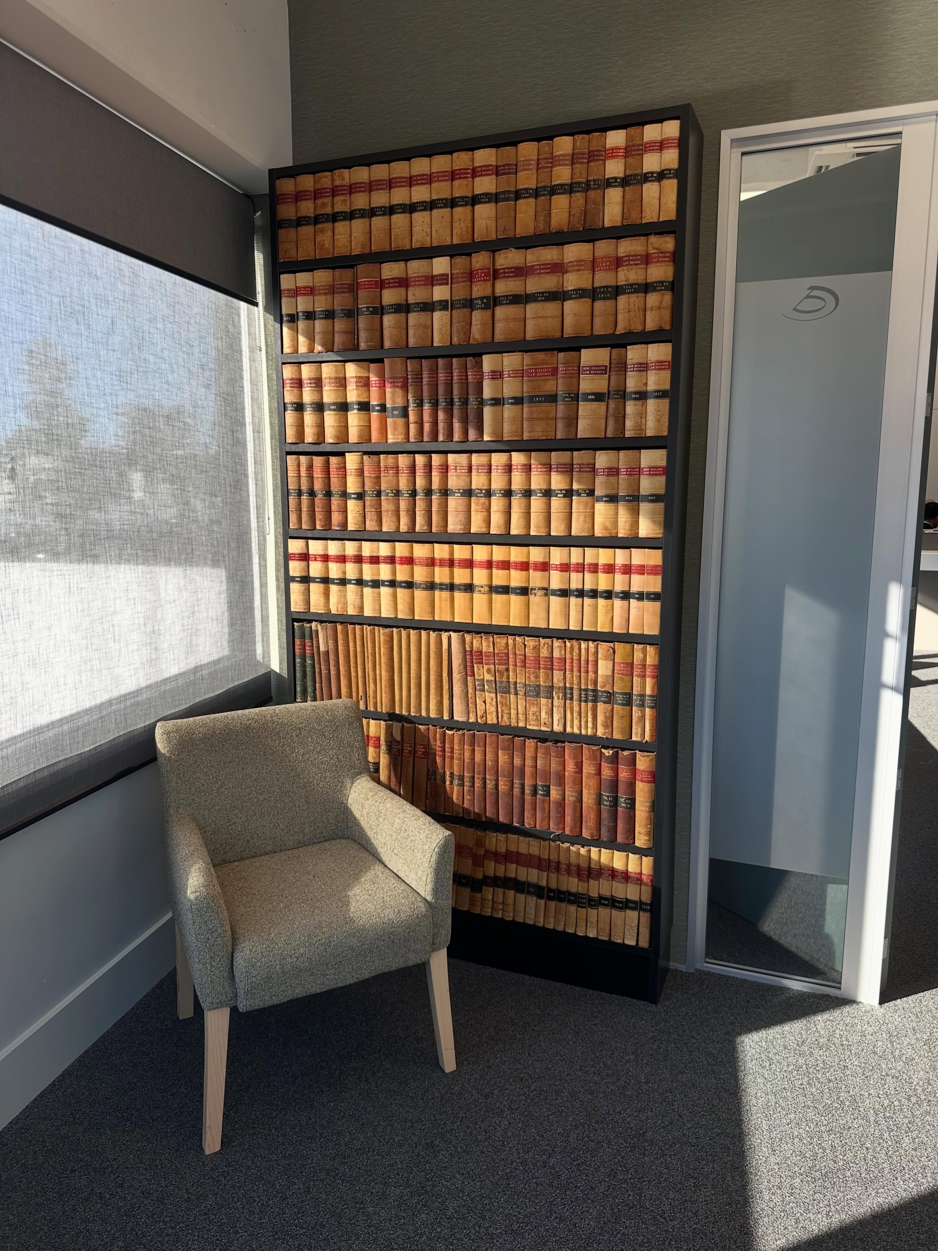 Custom made bookcase for a local customer to complete their office nook ๐๐ผ