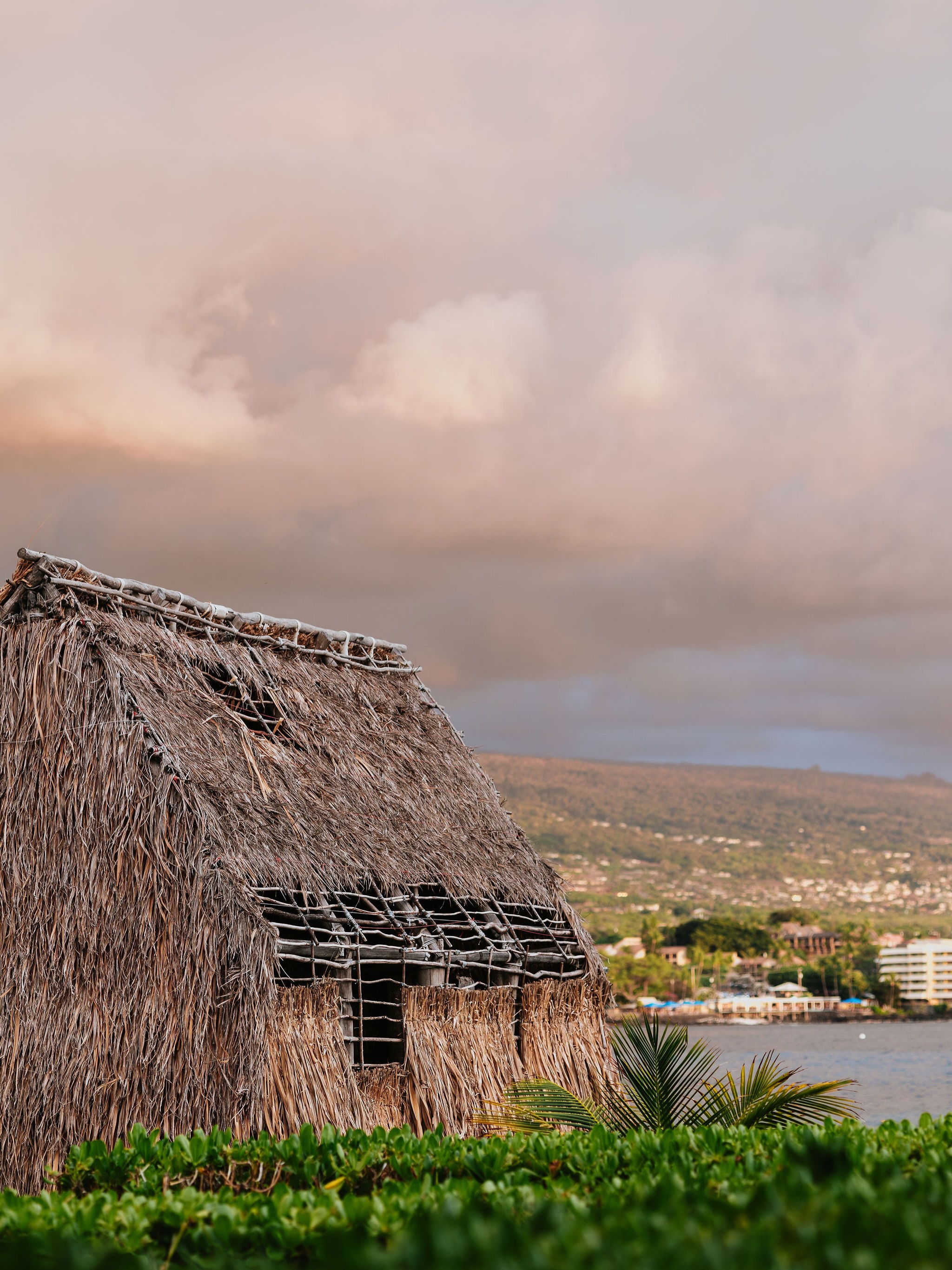 Where history lives—experience the stories of our ancestors at the @konabeachresort 🌺
Book your evening today! IBLuau.com✨
#IslandBreezeLuau #Hawaii