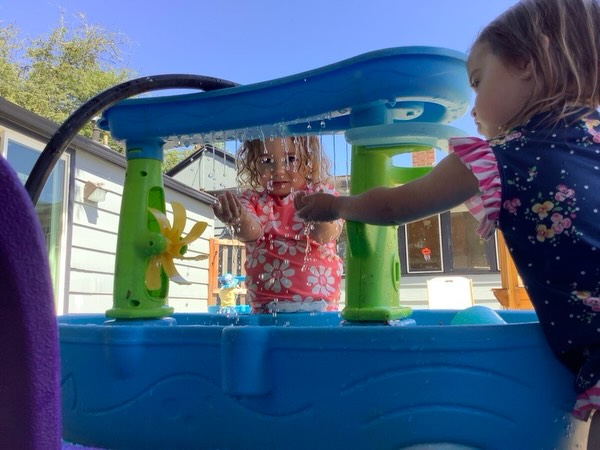 Summer fun outdoors! Water play, gardening and connecting with nature in all the best ways!
#reggioinspired #summer #waterplay #gardening #preschool