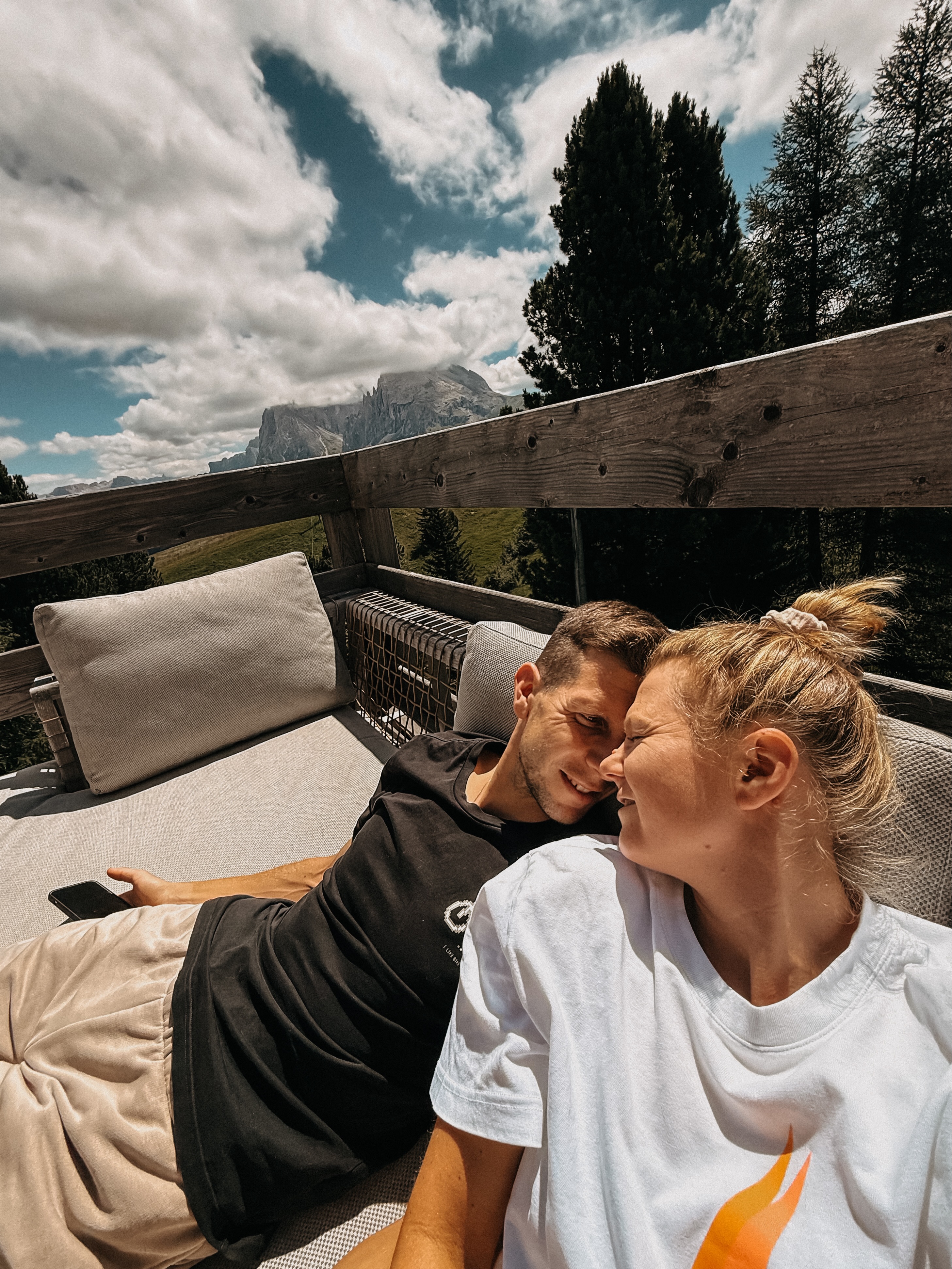 Liebe 🧡
Schwere Beine, schöne Aussicht ⛰️
🤤
Sunset 🌅
Girls on Bikes 🩷
Hippes Sofa 🛋️
Support the crew ❤️🔥
Clueso 💛
Marsupi-Cami 🐈
Was Bruda?
Brommis
Bergtrikot ❣️
Rad am Ring 🛟
Einfach dumm 🥴
Wäschekorb bester Korb 🧺