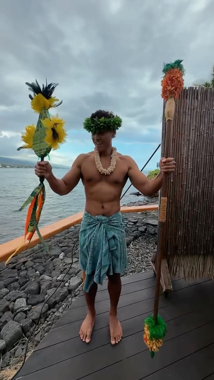 From one Polynesian implement to the next… which one are you choosing? 🌺✨
#islandbreezeluau #konahawaii #explore #hawaii #trend