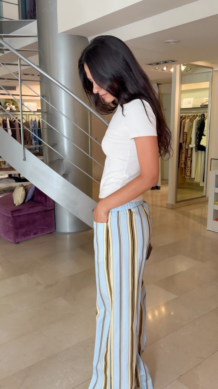Hola chicas! Os seguimos enseñando las prendas que nos quedan de REBAJAS! Ya sabes, si te gusta algo… date prisa y ven a probártelo! 🤍 #fashion #modafemenina #modamujer #fashionstyle #salamanca