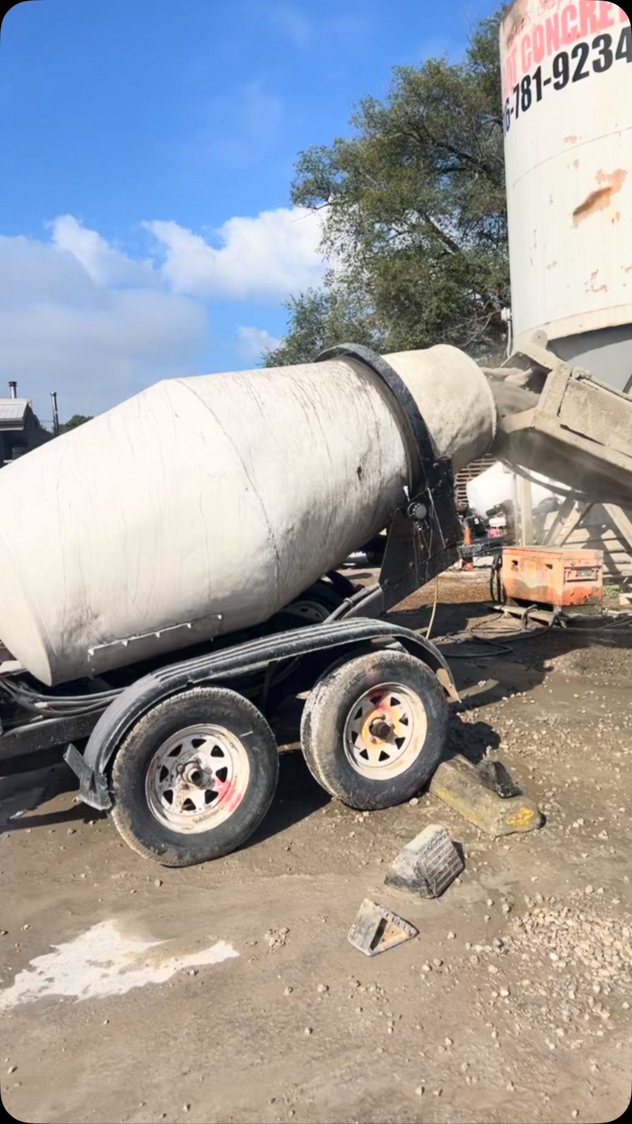 Don’t let the concrete go to your head #work #kcmo #reels #construction #concreto