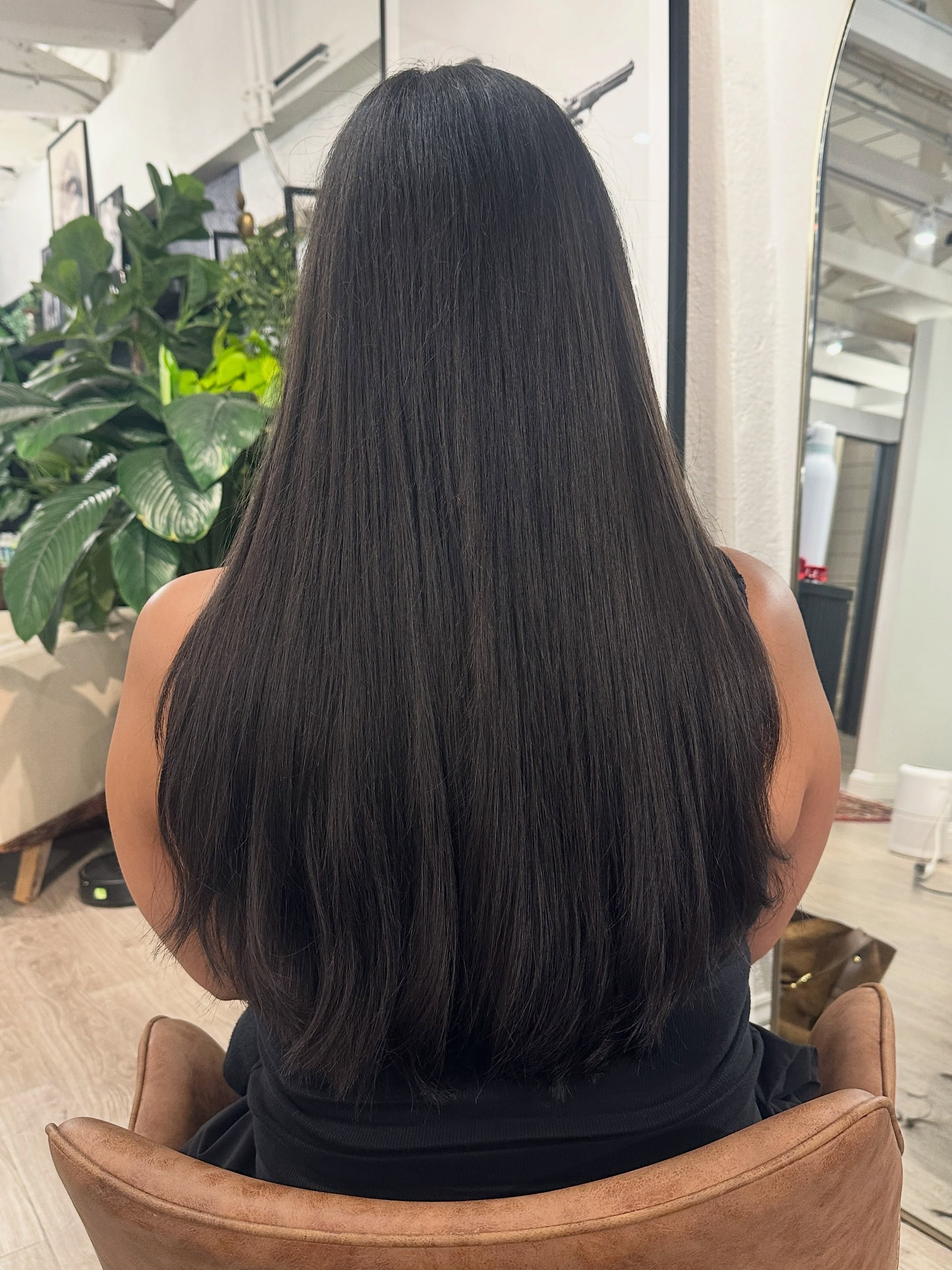 She went for the big chop… and then missed her long hair 🤎
We brought her old length back with 3 packs of wavy K-tip extensions, giving her length + fullness while still keeping everything natural and blended.
Since she loves wearing her hair both blown out and wavy, we chose a texture that works beautifully either way - smooth when she wants a blowout, or wavy when she wants to embrace the texture.
3 packs of wavy K-tips installed with precision.
#KTipExtensions #HairExtensionsSF #SanFranciscoHairExtensions #KTipExtensionsSF #GreatLengthsExtensions